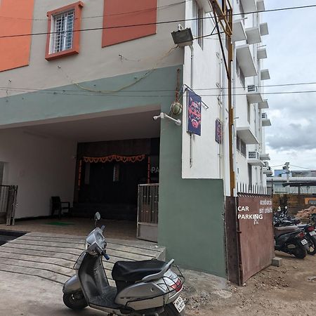 Lakshmi Paradise Lodge A/C Pollāchi エクステリア 写真