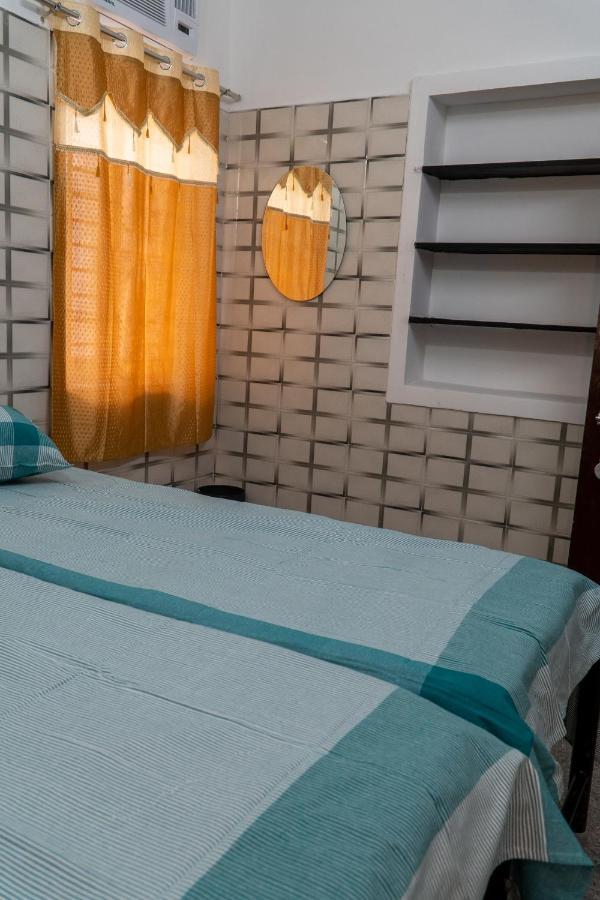 Lakshmi Paradise Lodge A/C Pollāchi エクステリア 写真
